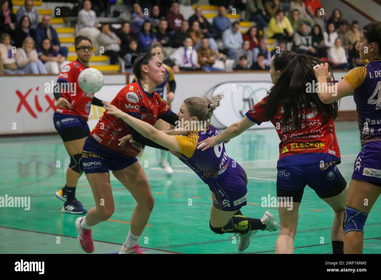 Gijon, Asturias, Spain. 27th Jan, 2024. GijÃ³n, Spain, 27th January, 2024: The player of Motive.co GijÃ³n Balonmano La Calzada, Dorottya Margit Zentai (66) shoots on goal during the 15th matchday of the Liga Guerreras Iberdrola 2023-24 between Motive.co GijÃ³n Balonmano La Calzada and Conserbas Orbe Rubensa BM. PorriÃ±o, on January 27, 2024, at the Arena Pavilion, in GijÃ³n, Spain. (Credit Image: © Alberto Brevers/Pacific Press via ZUMA Press Wire) EDITORIAL USAGE ONLY! Not for Commercial USAGE! Stock Photo