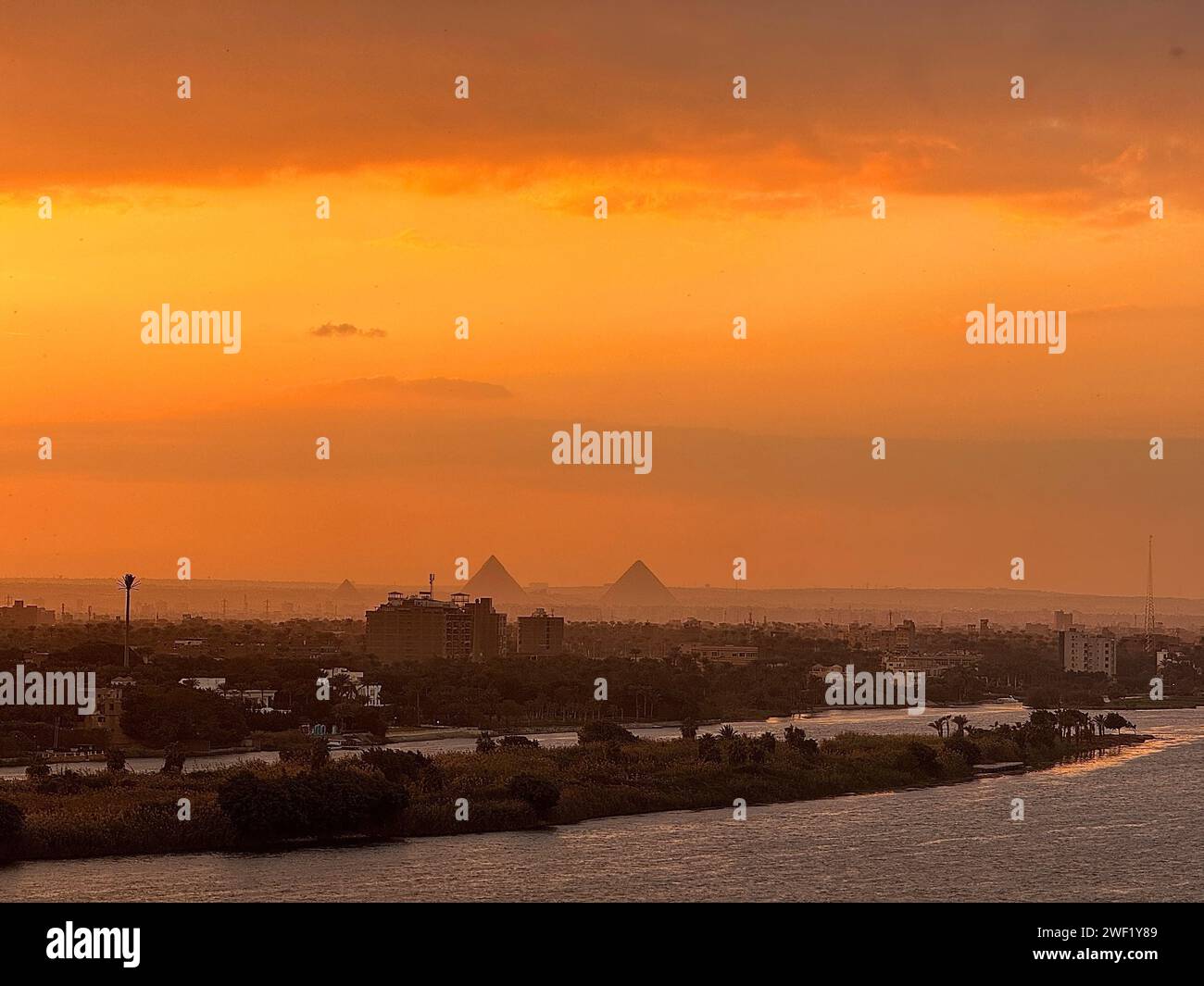 Cairo Egypt 27th Jan 2024 This Photo Shows The Sunset Moment At The   Cairo Egypt 27th Jan 2024 This Photo Shows The Sunset Moment At The Nile River With Giza Pyramids In The Distance In Cairo Egypt On Jan 27 2024 Credit Wang Dongzhenxinhuaalamy Live News 2WF1Y89 