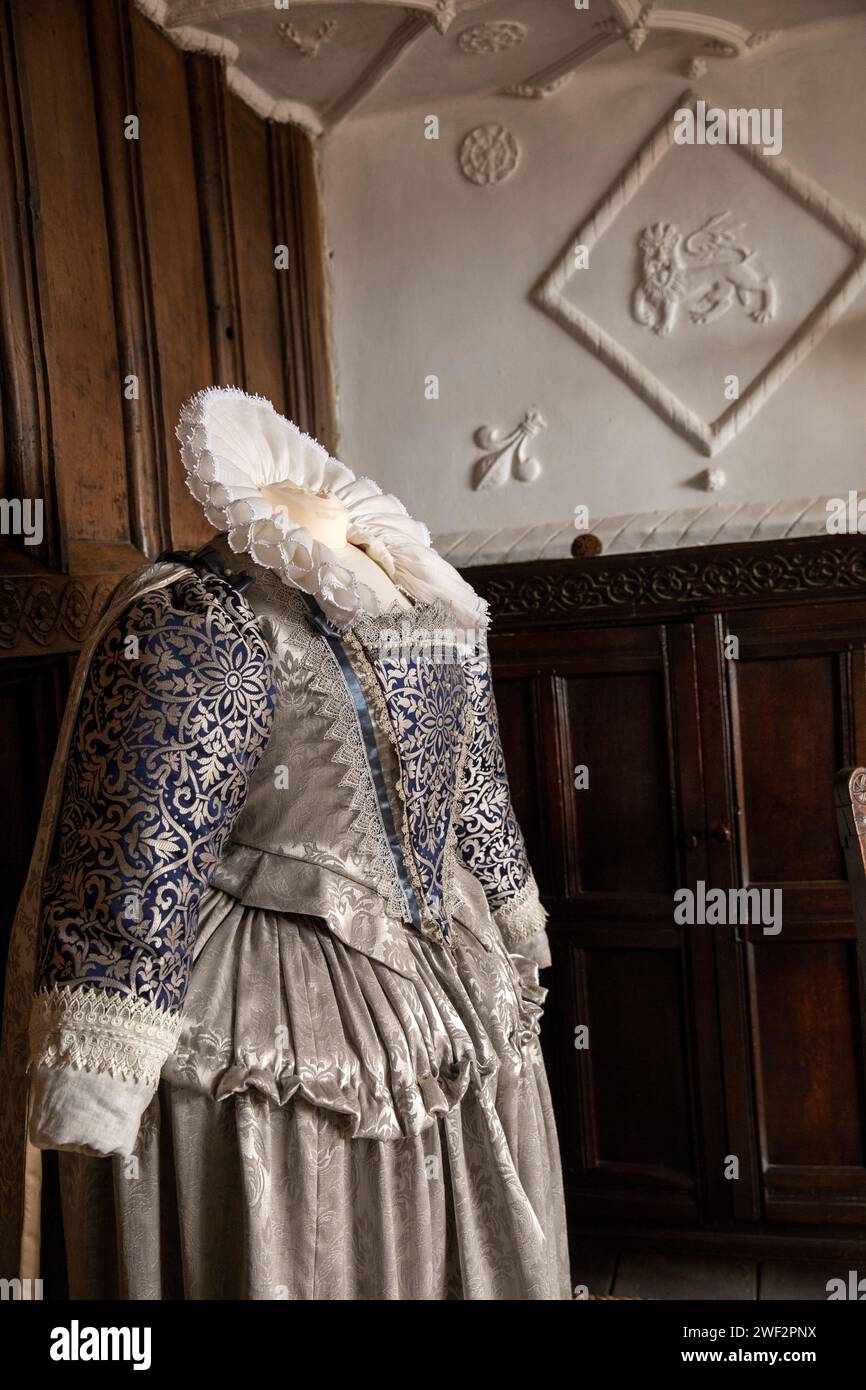 UK, Wales, Gwynedd, Conwy (Conway), town centre, C16th Plas Mawr, chamber over the parlour, Tudor costume made by volunteer Stock Photo