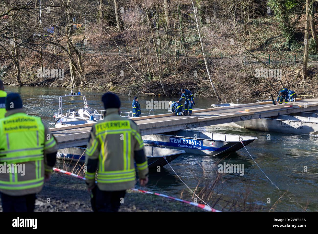 Nachrodt Wiblingwerde, Germany. 28th Jan, 2024. Employees from the
