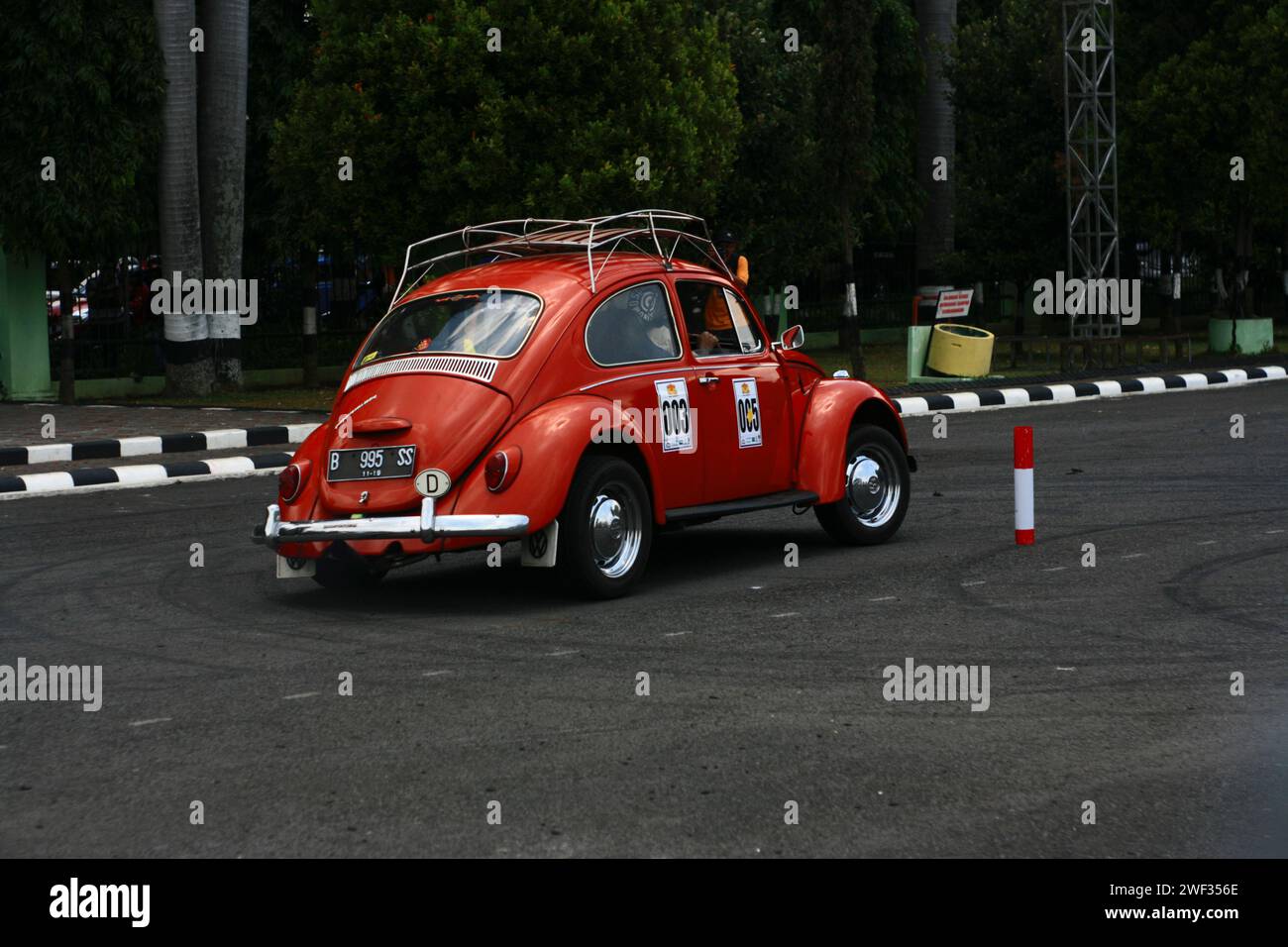 Volkswagen Beetle doing drifting during the VW Indonesia Jamboree gathering in Malang Stock Photo