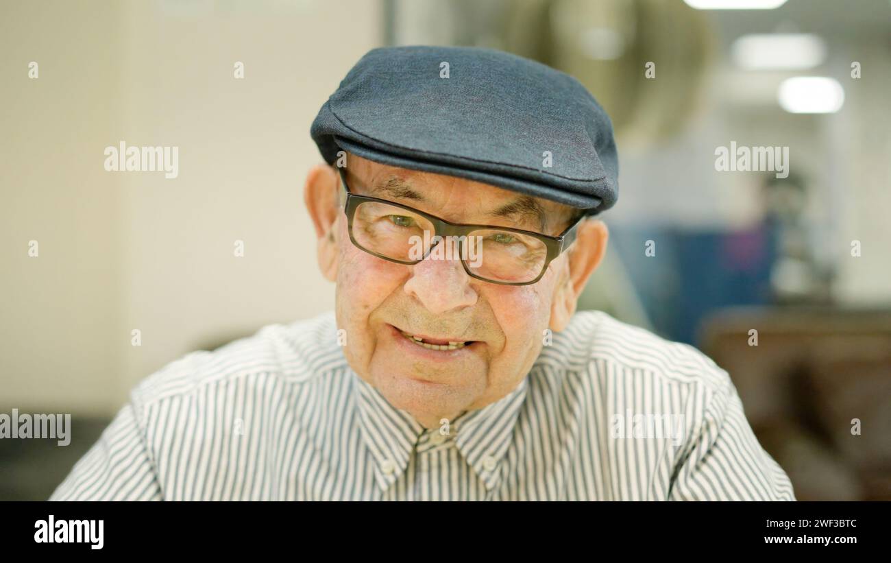 Old man with a beret hi-res stock photography and images - Alamy