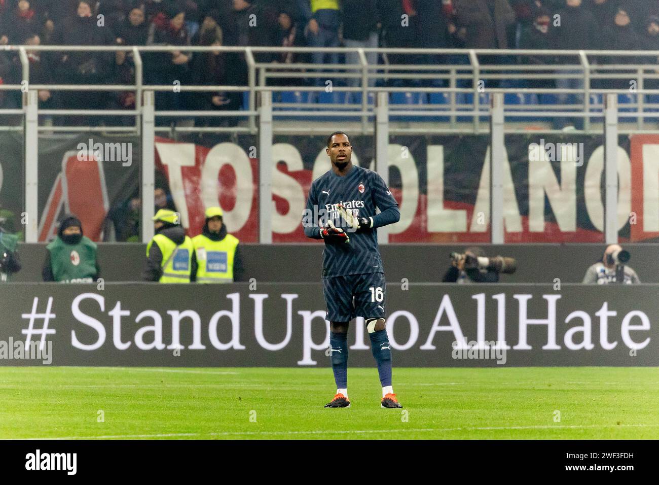 Inter Milan's Title Challenge Falters: Bologna's Late Stunner