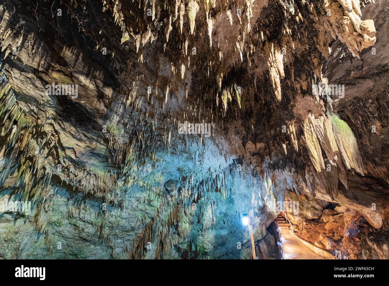 Discover serenity at a Bermuda resort's subterranean cave, where tranquility meets spa retreat in an underground oasis of relaxation and charm Stock Photo