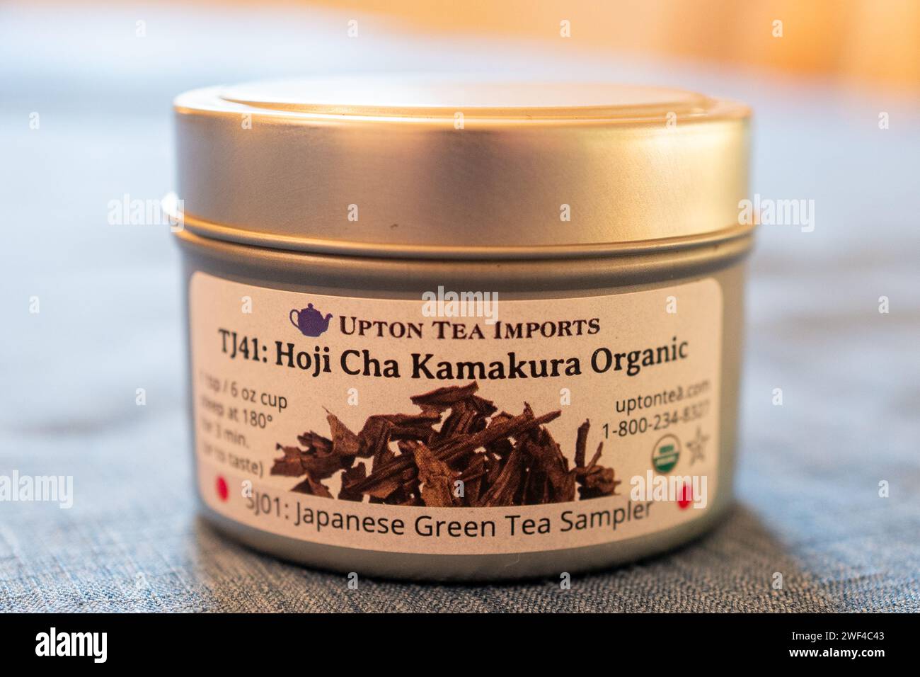 Lafayette, USA. 30th Oct, 2023. Close-up of a tin of loose leaf Hojicha tea from Upton Tea Imports, Lafayette, California, October 30, 2023. (Photo by Smith Collection/Gado/Sipa USA) Credit: Sipa USA/Alamy Live News Stock Photo