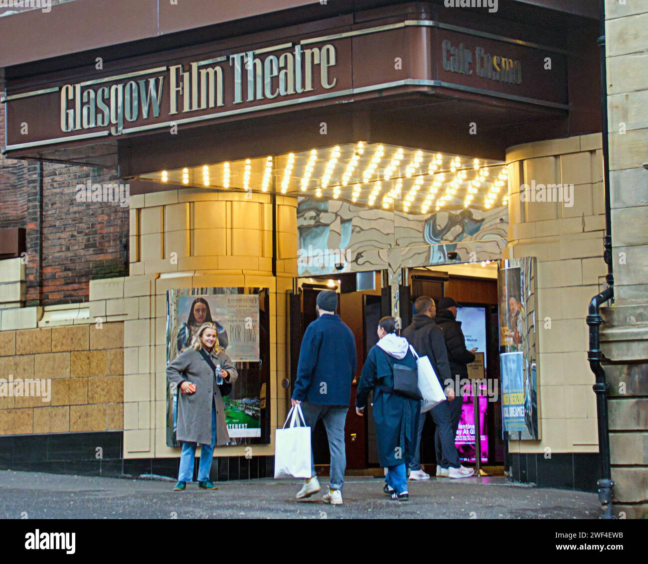 Glasgow, Scotland, UK.  23rd January, 2024. UK Weather: Miserable day reflected in the dystopian streets as locals struggle in a decaying environment. Glasgow film theater on rose street. Credit Gerard Ferry/Alamy Live News Stock Photo