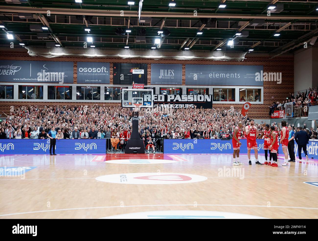 Die Fans feiern die Mannschaft der W?rzburg Baskets. 28.01.2024, Basketball, BBL, Wuerzburg Baskets - Alba Berlin, GER, Wuerzburg, tectake Arena. Stock Photo