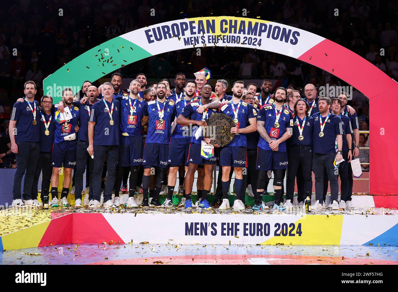 COLOGNE, GERMANY - JANUARY 28 Lanxess Arena, Men's EHF Euro 2024 Final France - Denmark v.l., Die Franzosen singen die Nationalhymne mit Meisterschale Stock Photo