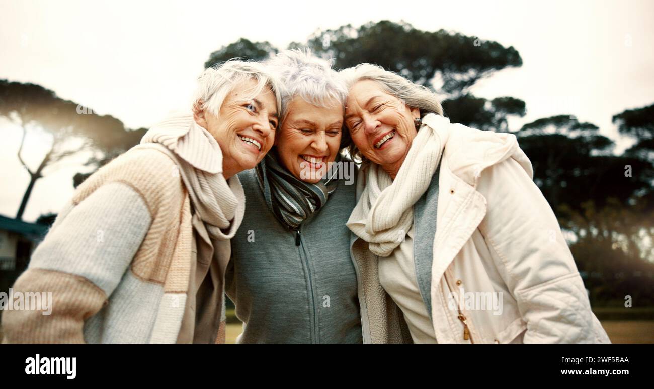 Funny old ladies friends hi-res stock photography and images - Alamy