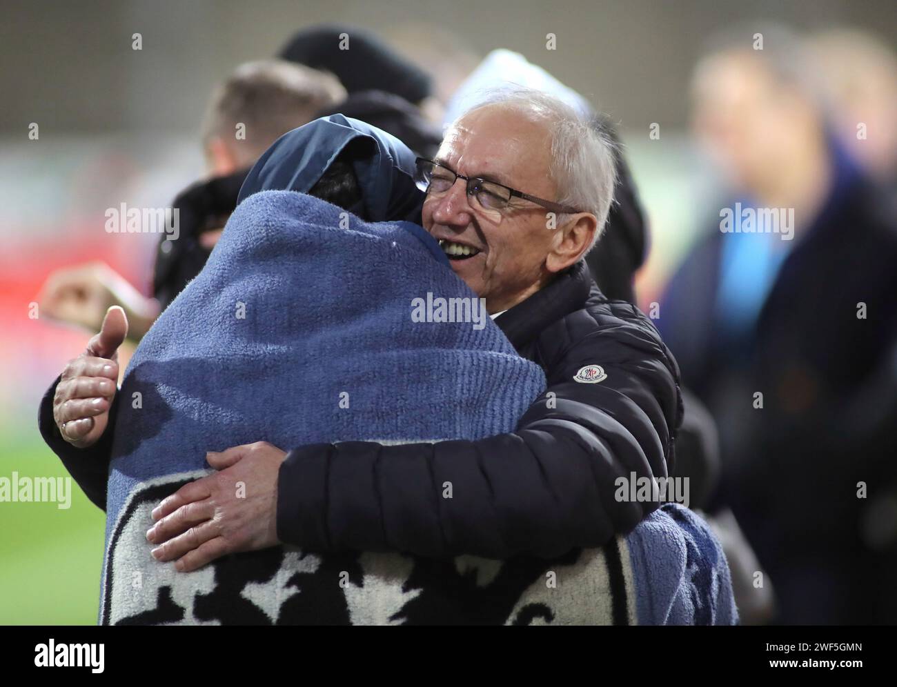 München, Deutschland 28. Januar 2024: Fussball, Herren, 3.Liga, Saison 2023/2024, TSV 1860 München - SV Sandhausen, Grünwalder Stadion Eroll Zejnullahu (TSV 1860 München) (li.) mit Hans Sitzberger, Vize Präsident (TSV 1860 München) (re.) Umarmung nach dem Spiel DFB regulations prohibit any use of photographs as image sequences and/or quasi-video Stock Photo