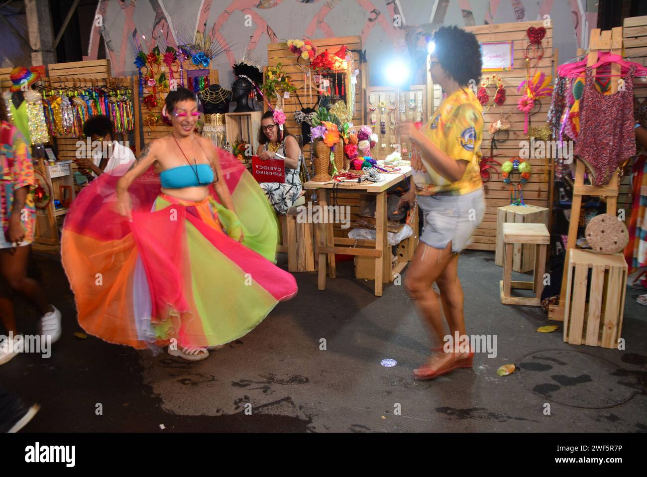Bloco Cacique de Ramos, street Carnival of Rio de Janeiro, Brazil - women  dressed up as indigenous people Stock Photo - Alamy