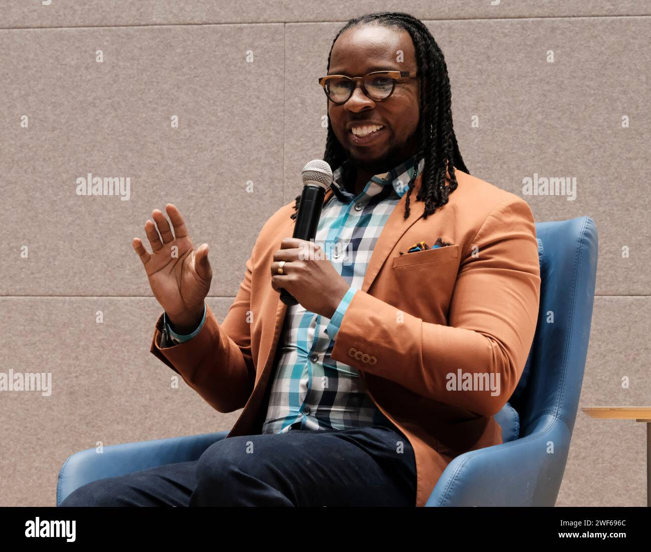 Atlanta, Georgia, USA. 28th Jan, 2024. Author and anti-racist scholar Ibram X Kendi speaks to an audience in Atlanta about the release of his new book ''Barracoon'', which is an adaptation of Zora Neale Hurston's book of the same title. Kendi's adaptation contain's language that caters to younger readers. (Credit Image: © John Arthur Brown/ZUMA Press Wire) EDITORIAL USAGE ONLY! Not for Commercial USAGE! Credit: ZUMA Press, Inc./Alamy Live News Stock Photo