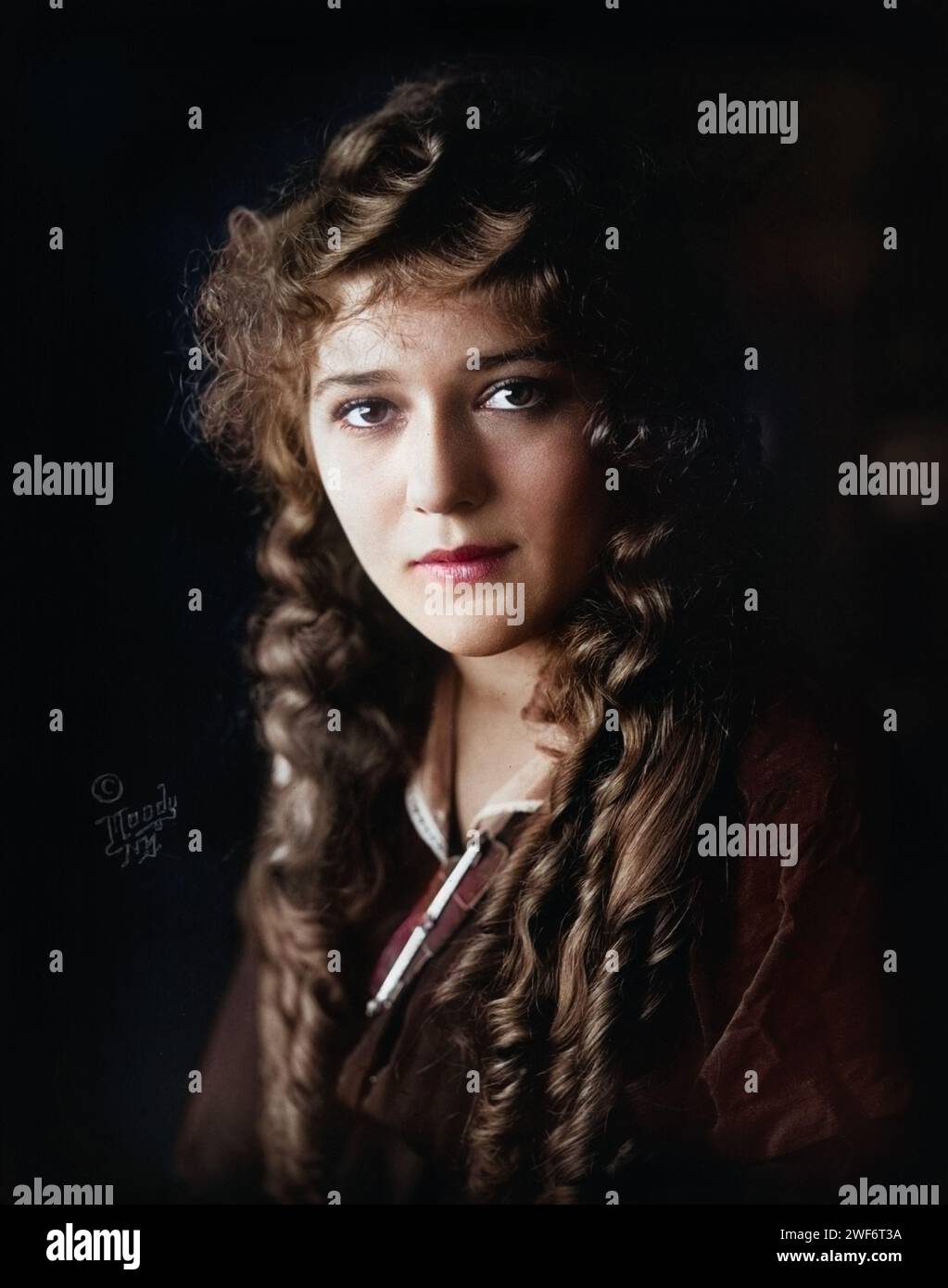 Mary Pickford, head-and-shoulders portrait, facing front - Moody, N.Y