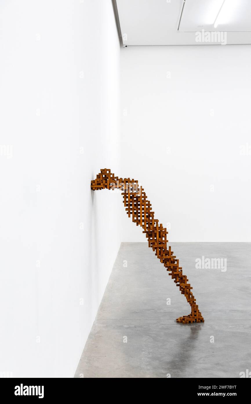 'Test: Lean' (2021) sculpture at 'Body Politic' Antony Gormley exhibition at the White Cube gallery, London, England Stock Photo