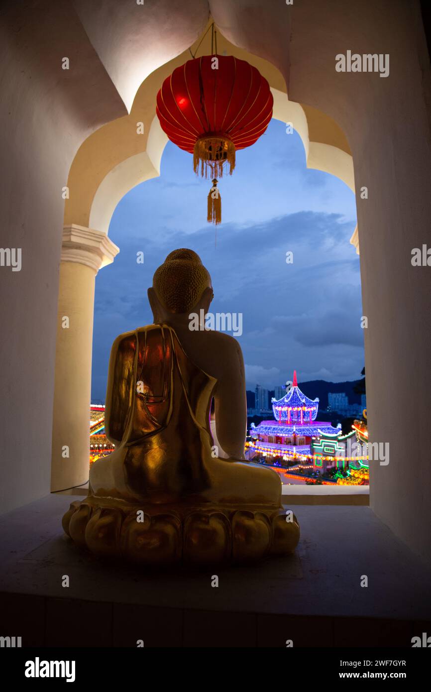 buddha statue under red lantern during blue hour at kek Lok Si temple Stock Photo