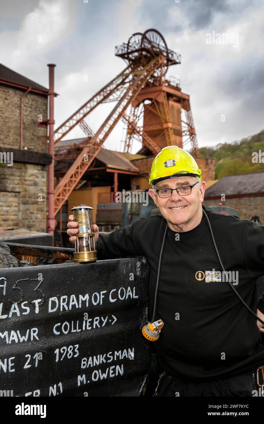 Wales, Glamorgan, Rhondda Heritage Park, Tour Guide, former Ty Mawr Miner Peter Griffiths Stock Photo