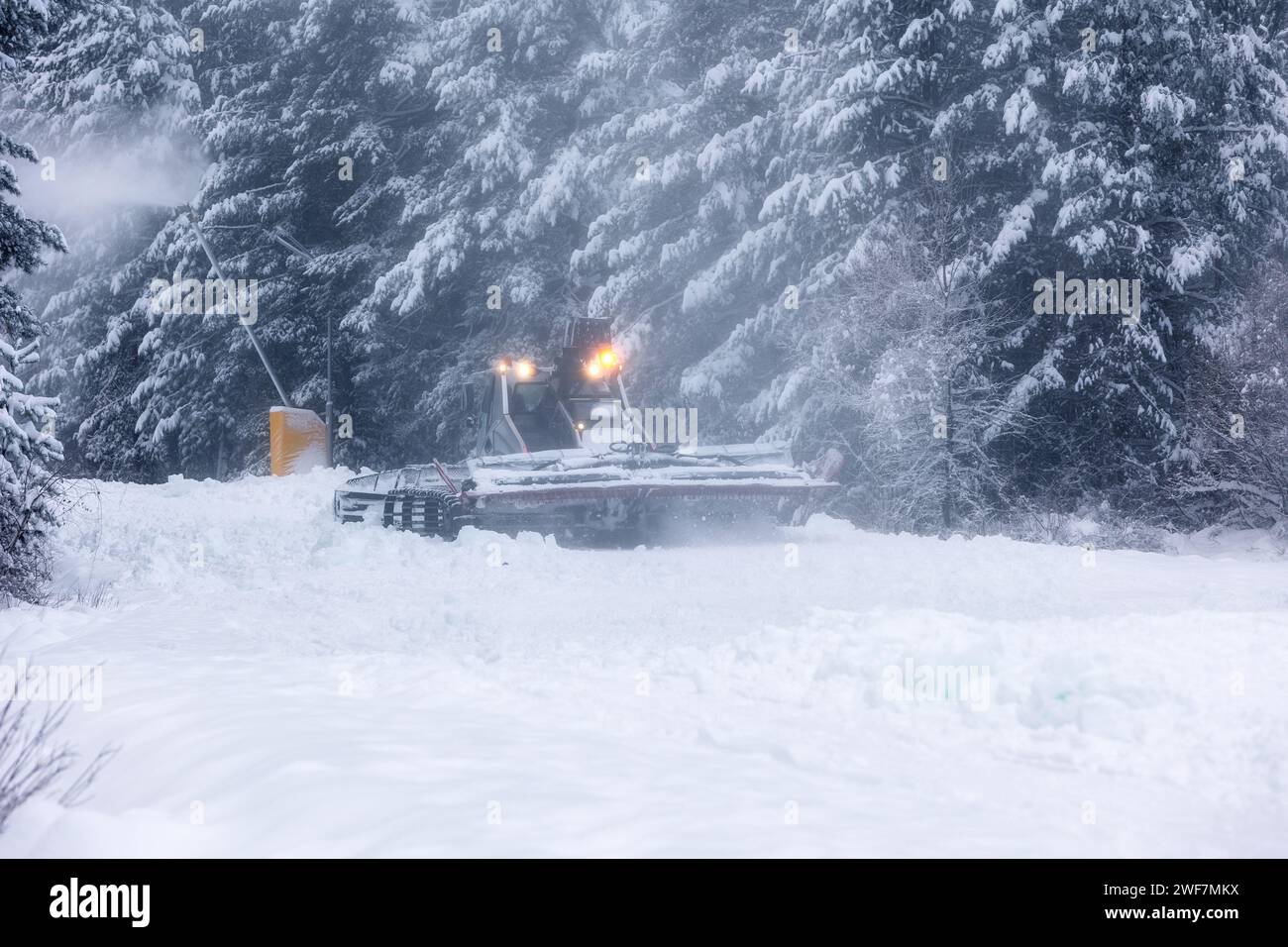 Snow groomer snowcat ratrack machine preparing ski slope for alpine skiing, winter resort Bansko, Bulgaria Stock Photo