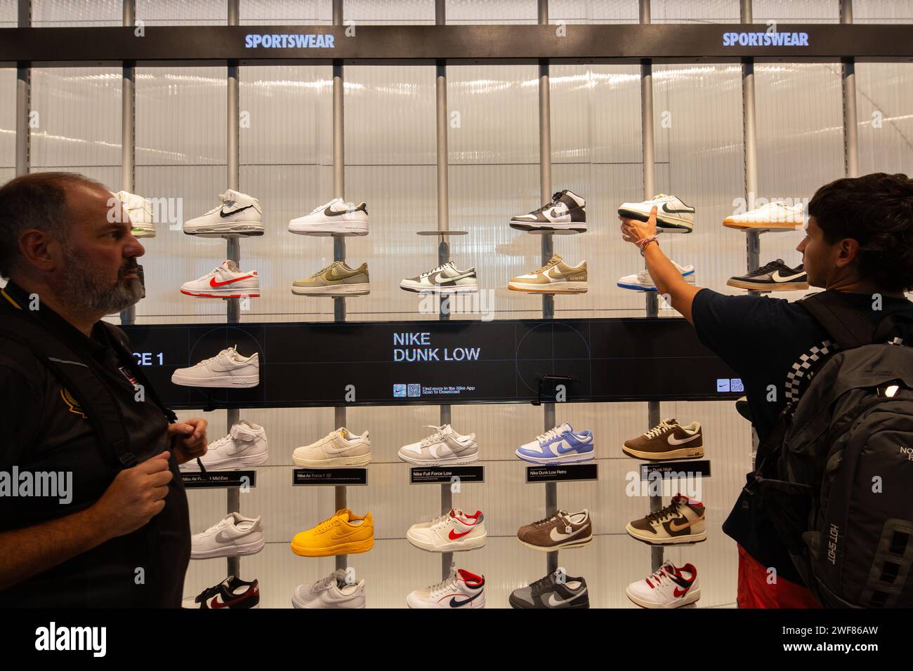 dunk retail