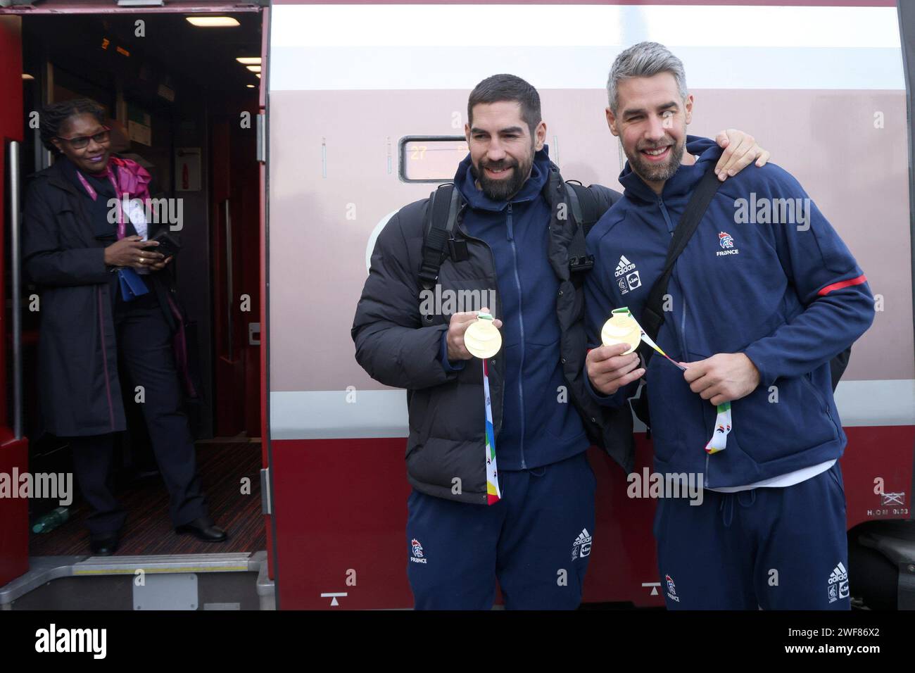 Paris, France. 29th Jan, 2024. © PHOTOPQR/LE PARISIEN/Ph Lavieille ; PARIS ; 29/01/2024 ; Arrivée de nos victorieux handballeurs Français de l'Euro de Handball à la Gare du Nord ce matin depuis Dortmunt en Allemagne ou ils gagné face à l'équipe du Danemark 33-31. Les frêres Karabatic Luka et Nikola arboraient leur médaille. -- 29th of January 2024 Paris, France French handball players arrive in Paris after winning the europen competition against Danemark *** Local Caption *** SPORT /EUROS 2024 DE HANDBALL Credit: MAXPPP/Alamy Live News Stock Photo