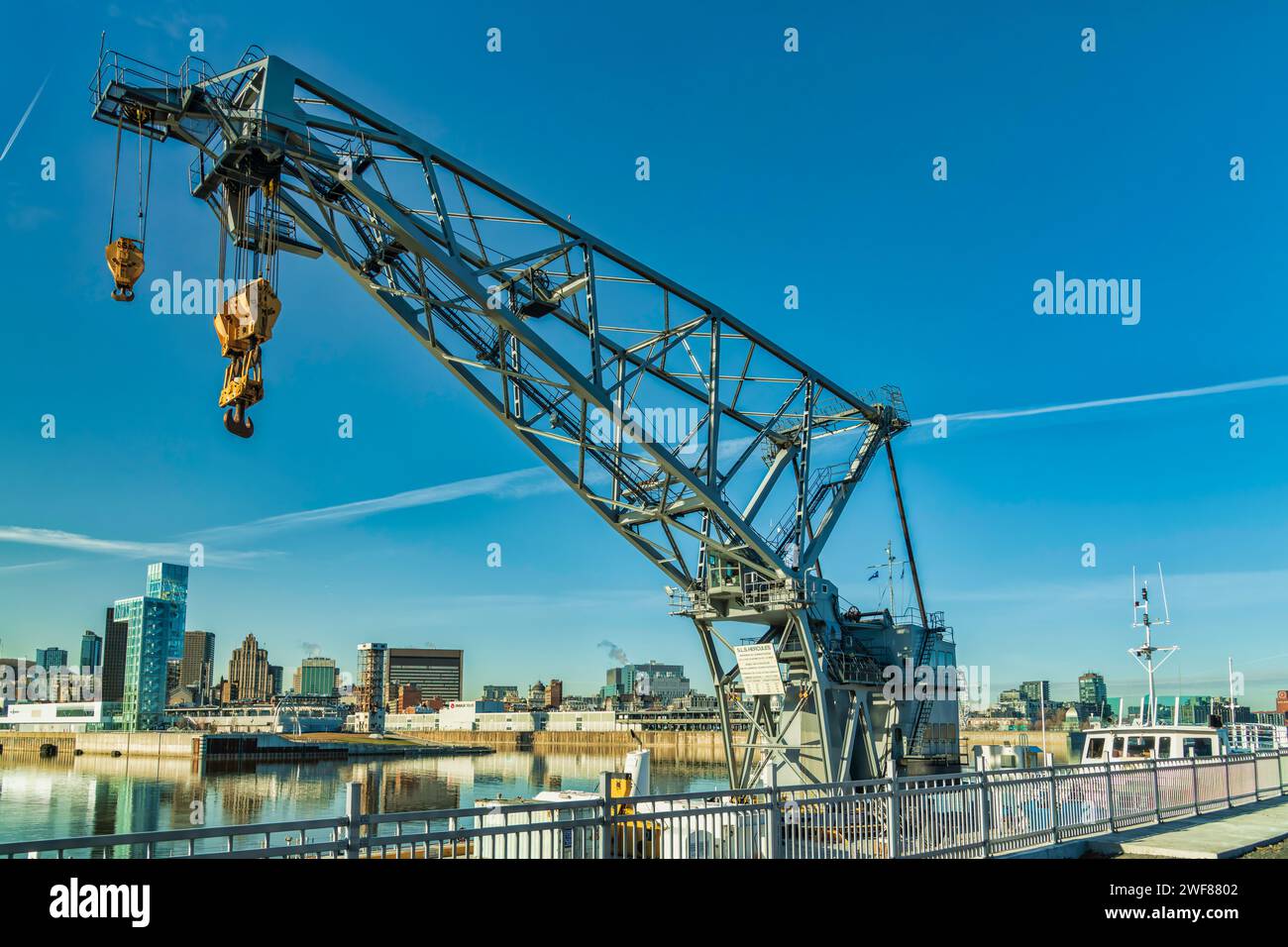 Hercules cranes hi-res stock photography and images - Alamy