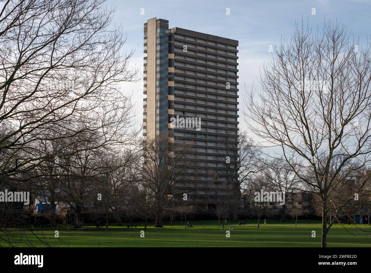 London, UK. 28th January 2024. Bermondsey’s Maydew House set for demolition after years of disruption to ejected residents and thousands of pounds spent on maintaining the empty block. In 2015, residents were forced to leave the 26-storey Abbeyfield Estate block under the proviso that asbestos would be removed, flats refurbished, and ejected families moved back in. But at a meeting on November 9th 2022, a council officer reportedly told Abbeyfield residents that Southwark Council will be given a recommendation to demolish the 144-flat Bermondsey building. Credit: Guy Corbishley/Alamy Live News Stock Photo