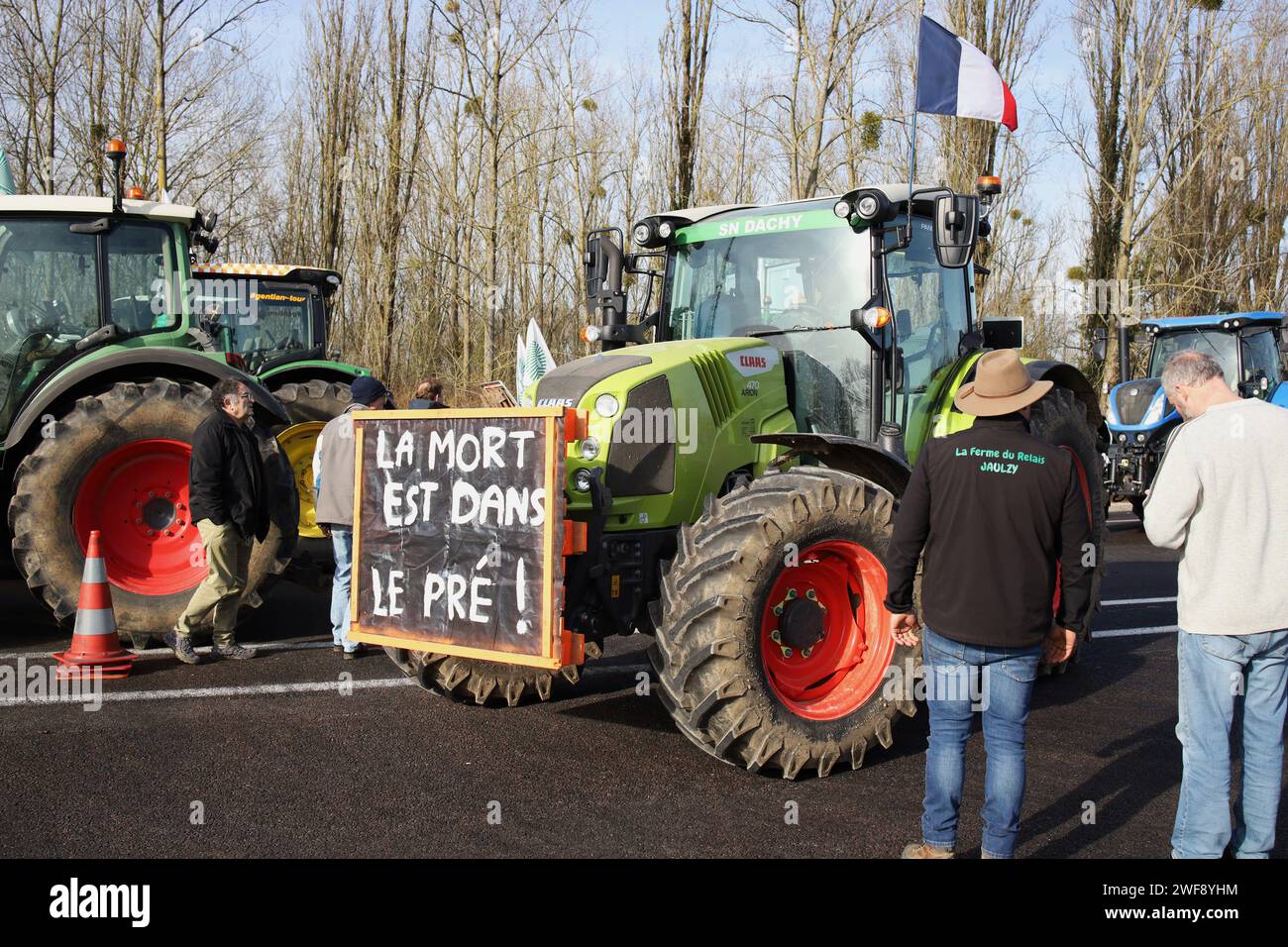 protesting-french-farmers-blame-macron-for-not-doing-enough-to-support