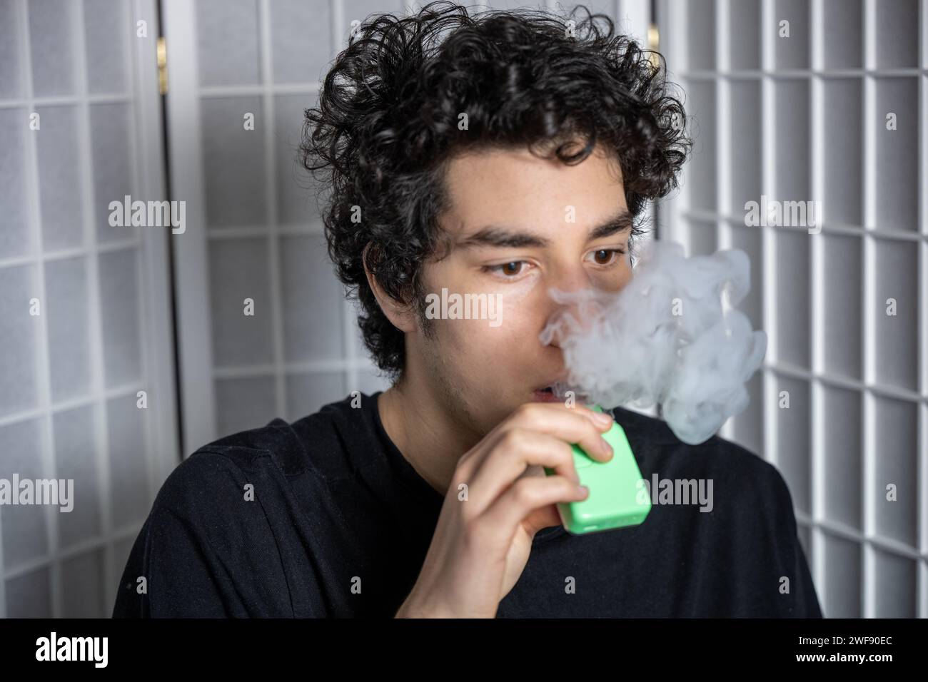 UK to ban disposable vapes (e-cigarettes) to protect children's health ...