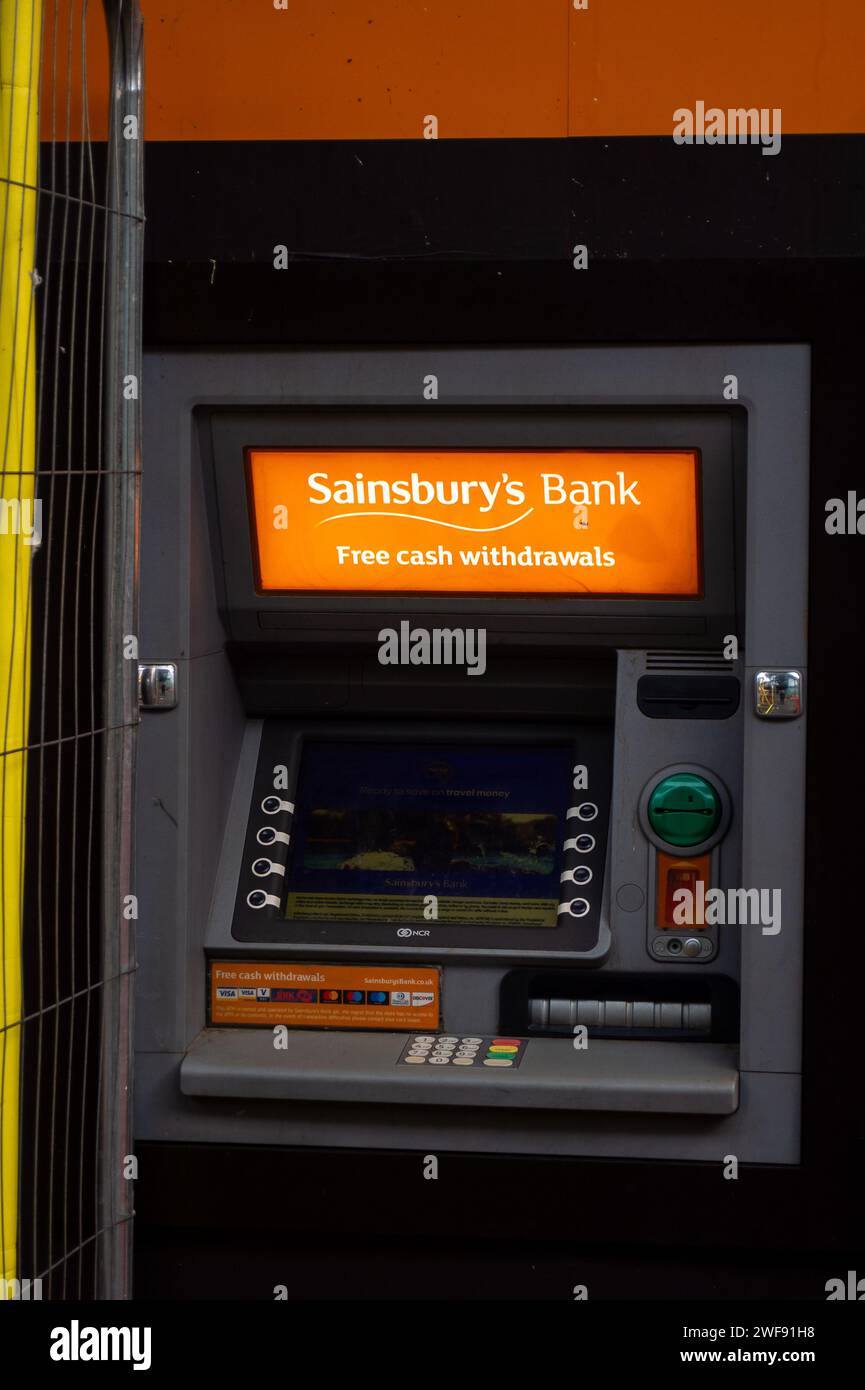 Maidenhead, Berkshire, UK. 29th January, 2024. A Sainsbury's Bank cash