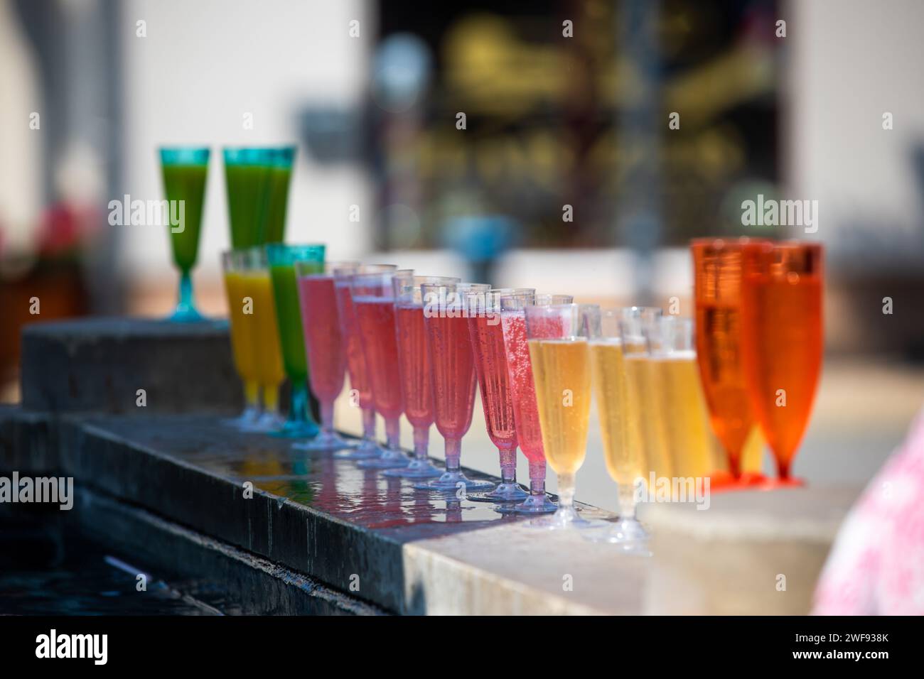 Getränke im Urlaub in einem Hotel serviert bekommen Stock Photo