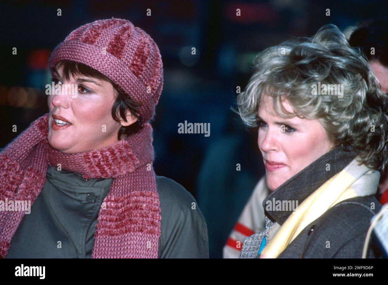 Tyne Daly, Sharon Gless, on the TV set of Cagney and Lacey, 1986. ph: John Barrett/PHOTOlink/Courtesy Everett Collection  (Tyne  Daly Sharon Gless 6253) Stock Photo