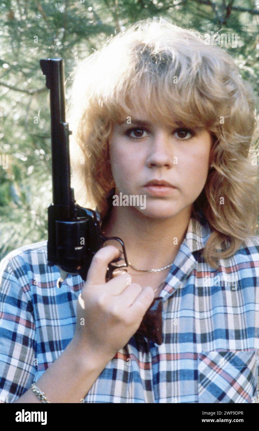 Linda Blair holding a gun, on set of movie RUCKUS, 1980. Photo: Oscar Abolafia/Everett