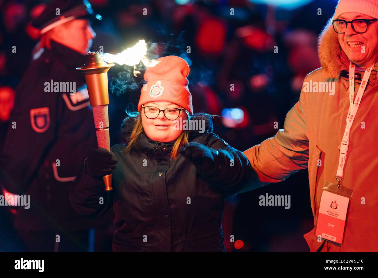 29 January 2025, Thuringia, Oberhof A torchbearer carries the Olympic