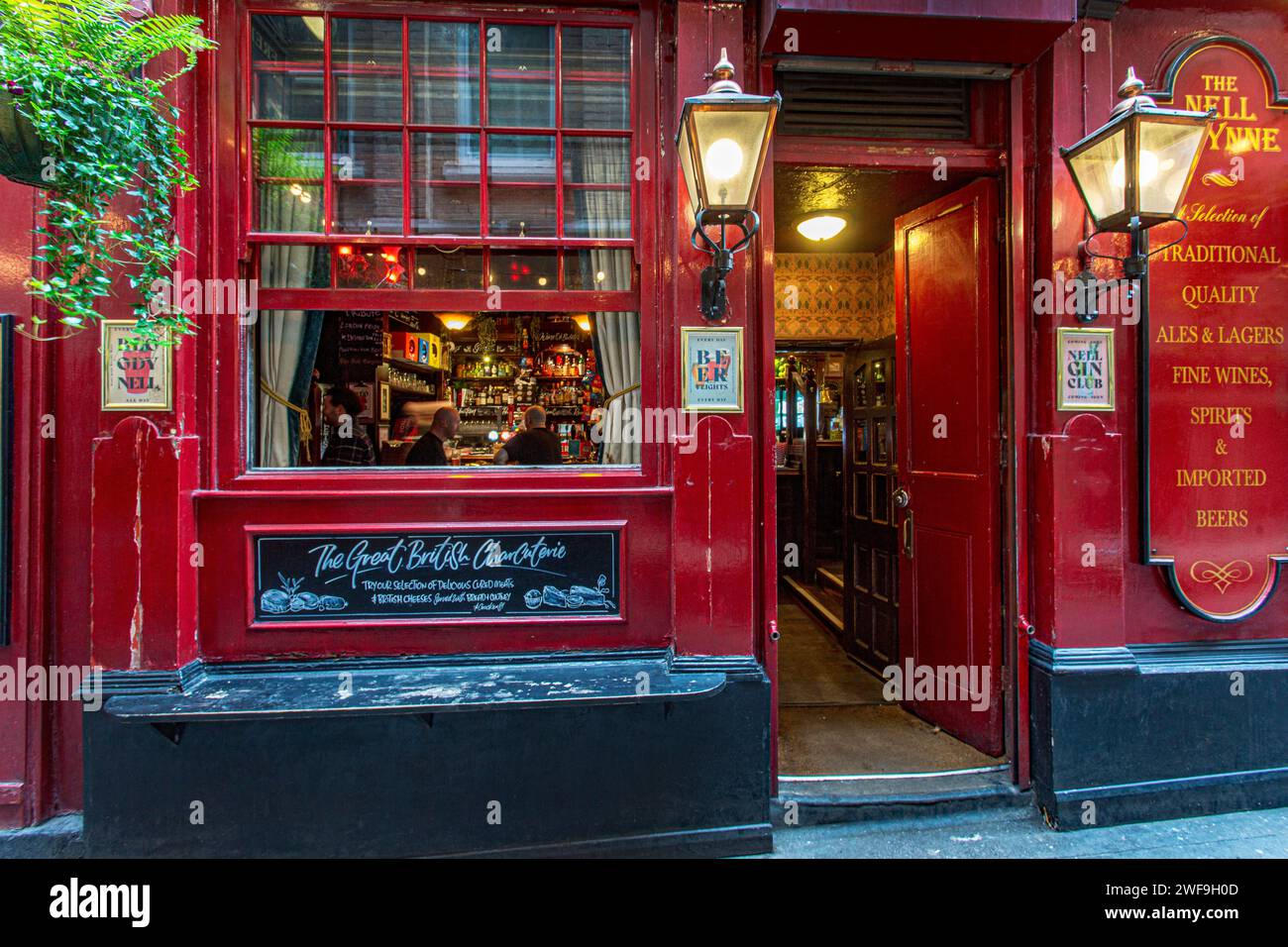 Exterior of The Nell Gwynne Tavern, Bull Inn Court, Covent Garden, London, England Stock Photo