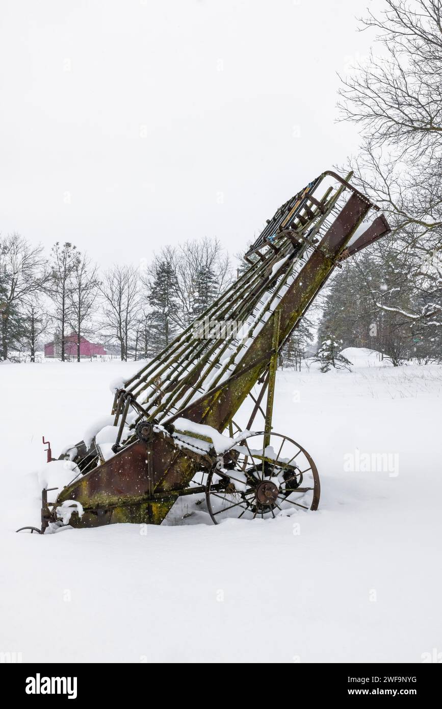 Hay loader hi-res stock photography and images - Alamy