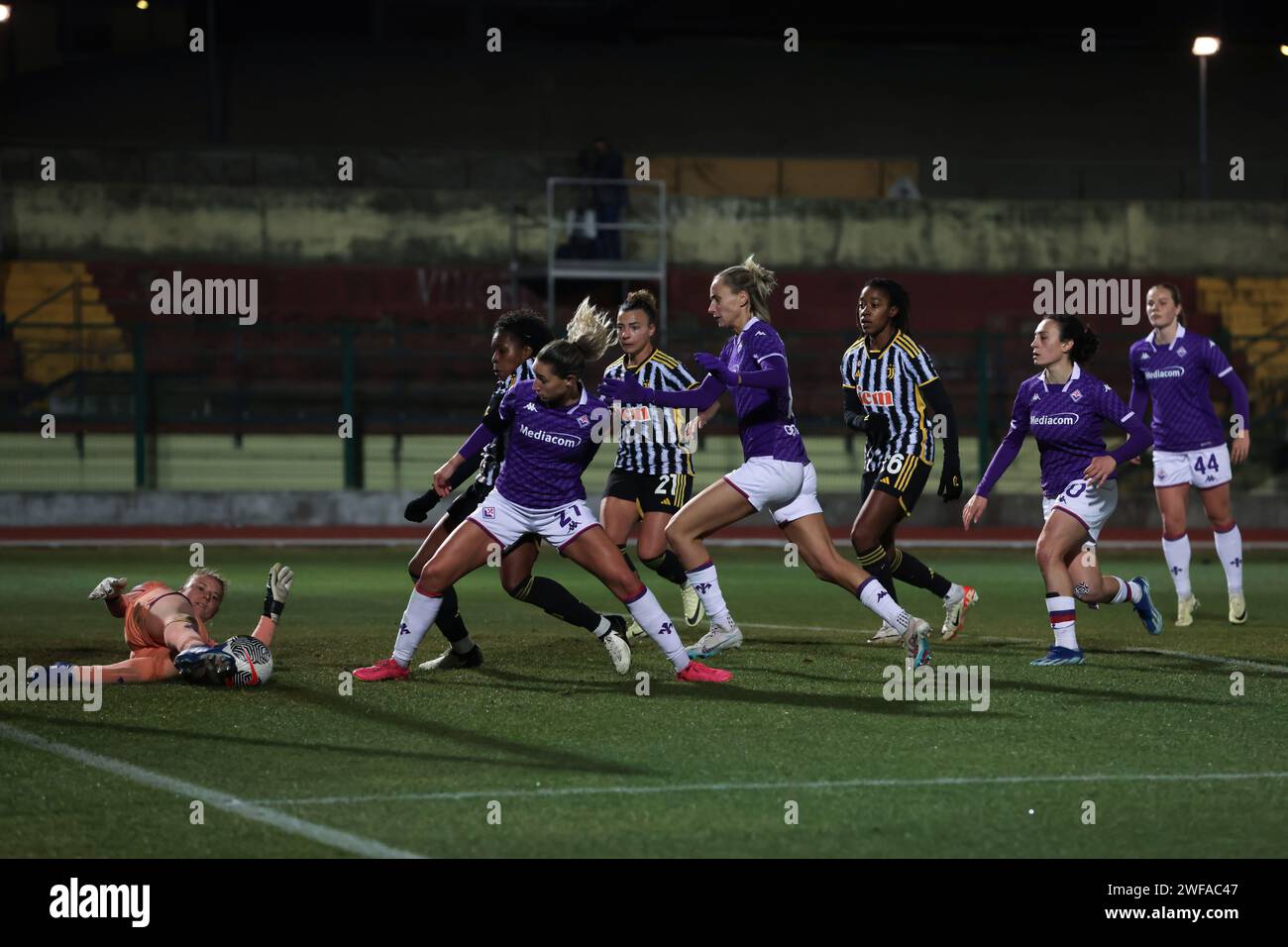 Biella, Italy. 29th Jan, 2024. Katja Schroffenegger of ACF Fiorentina pokes the ball away with her toe as Lineth Beerensteyn of Juventus looks to force the ball home during the Serie A Femminile match at Stadio Vittorio Pozzo, Biella. Picture credit should read: Jonathan Moscrop/Sportimage Credit: Sportimage Ltd/Alamy Live News Stock Photo