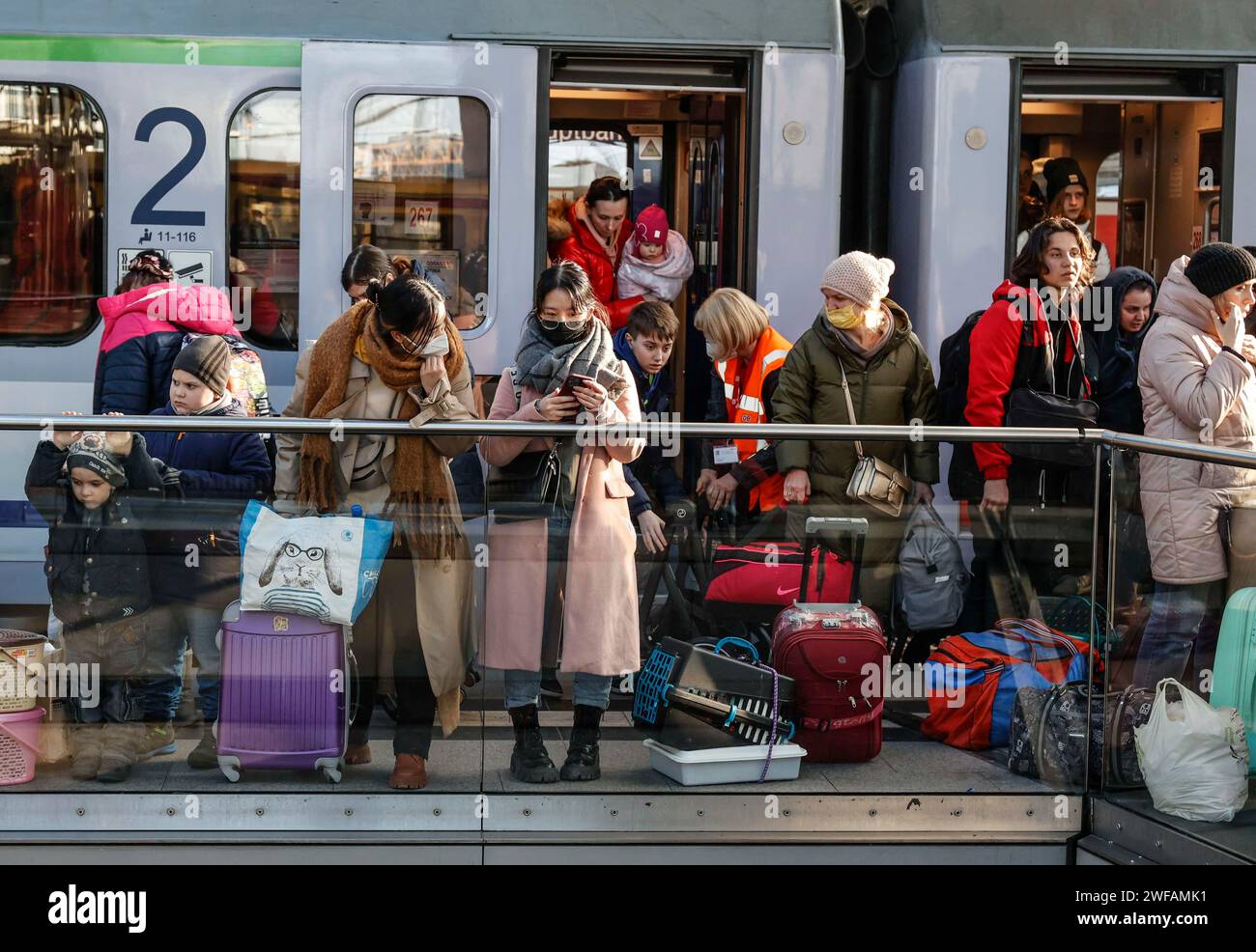 Refugees from Ukraine arrive at Berlin Central Station on a train from Poland, 10/03/2022 Stock Photo