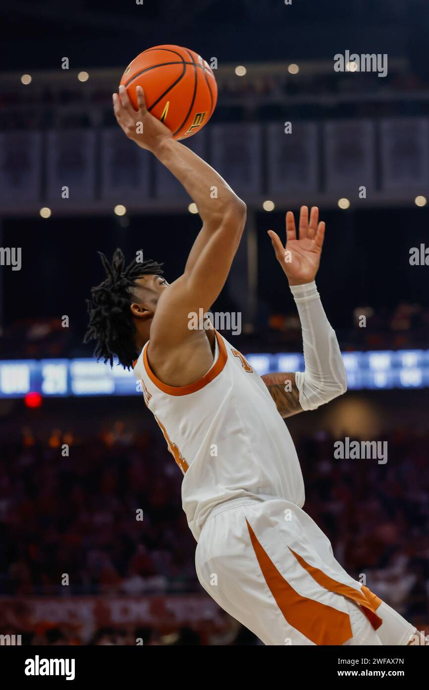 AUSTIN, TX JANUARY 29 Texas Longhorns guard Tyrese Hunter (4) shoots