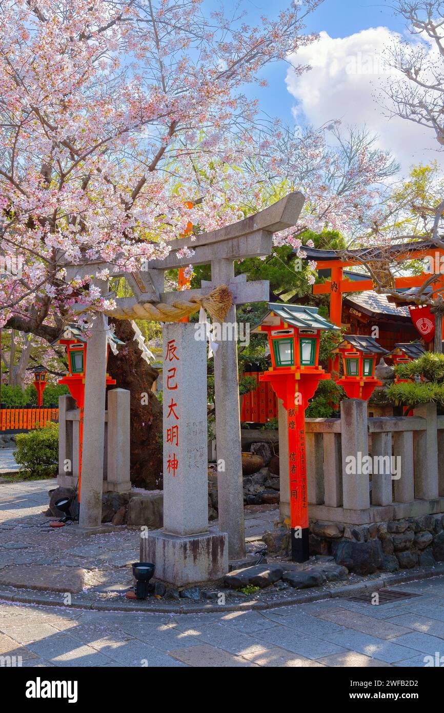 Tatsumi jinja shrine hi-res stock photography and images - Alamy