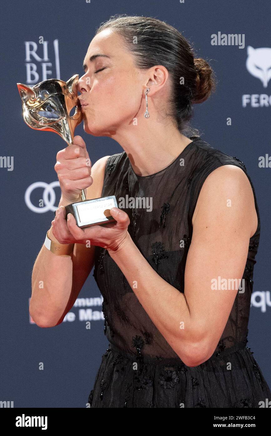 Madrid, Spain. 26th Jan, 2024. Patricia López Arnaiz winner of the Best Supporting Actress in a Motion Picture for '20.000 especies de abejas, poses in the press room during Feroz Awards 2024 at Palacio Vistalegre Arena in Madrid. (Photo by Nacho Lopez/SOPA Images/Sipa USA) Credit: Sipa USA/Alamy Live News Stock Photo