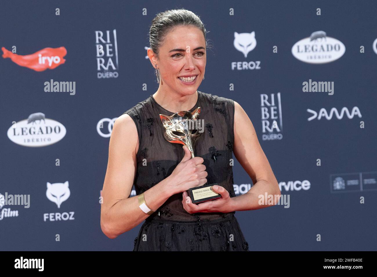 Madrid, Spain. 26th Jan, 2024. Patricia López Arnaiz winner of the Best Supporting Actress in a Motion Picture for '20.000 especies de abejas, poses in the press room during Feroz Awards 2024 at Palacio Vistalegre Arena in Madrid. (Photo by © NACHO LOPEZ/Sipa USA) Credit: Sipa USA/Alamy Live News Stock Photo