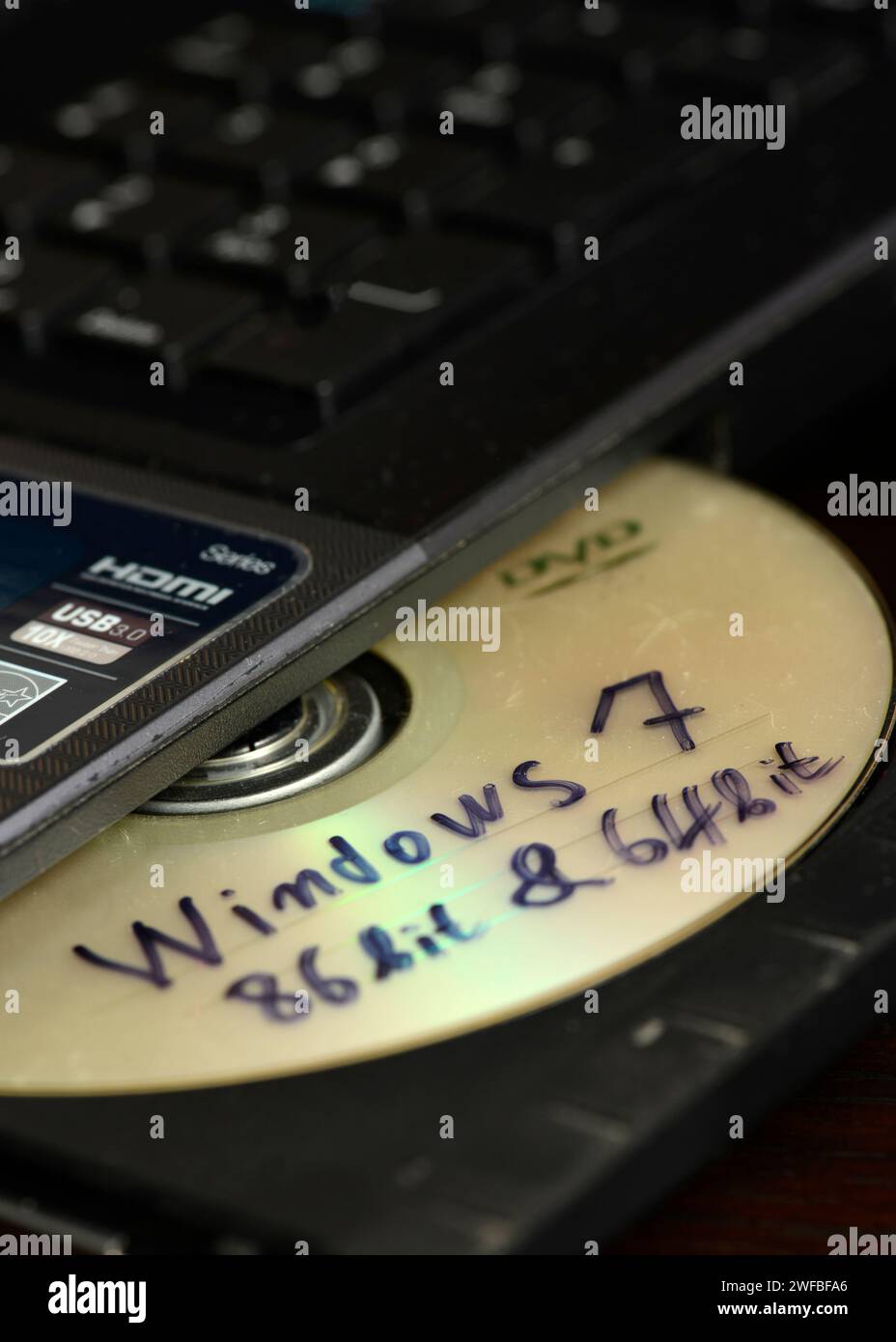Windows 7 dvd hi-res stock photography and images - Alamy
