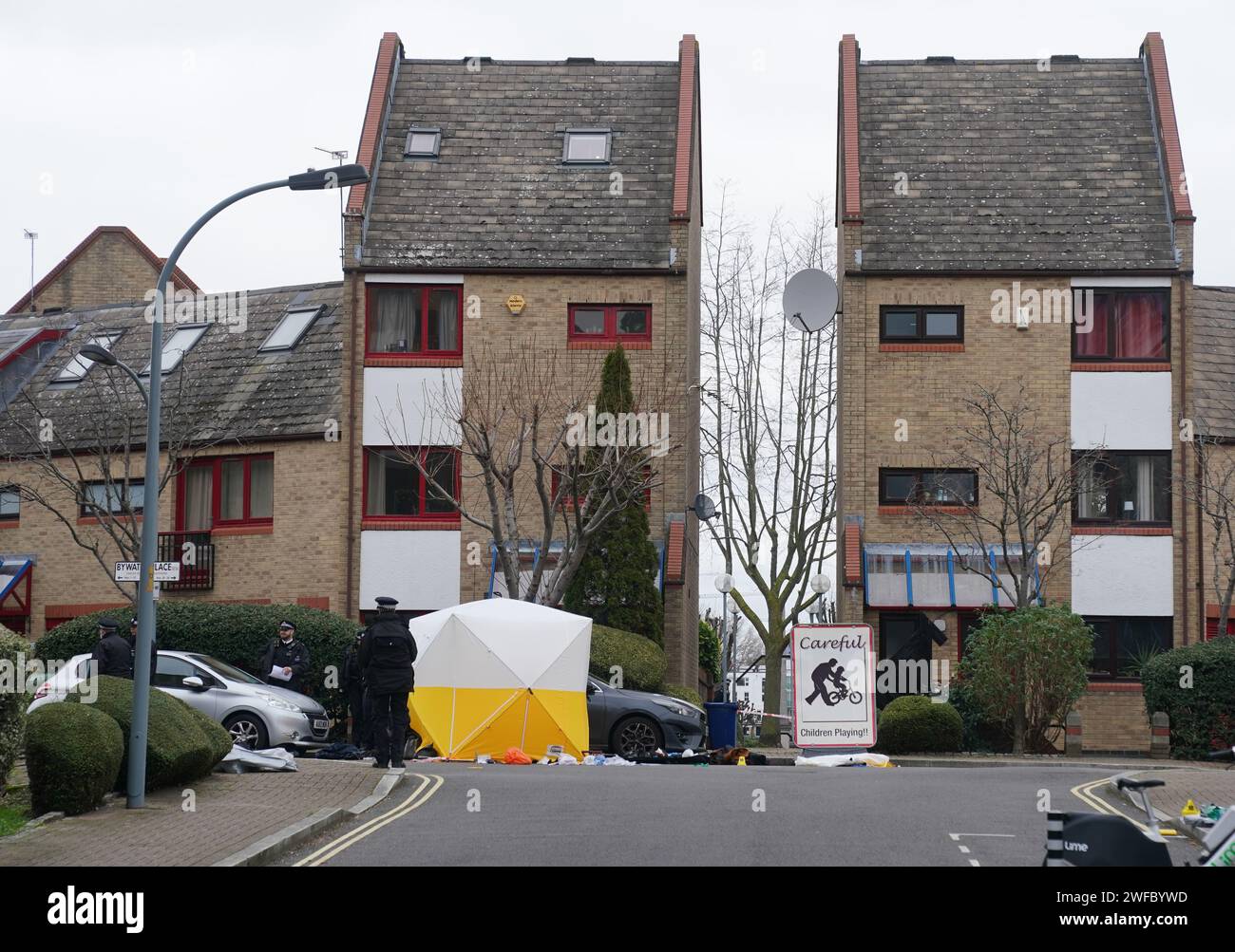 Police Officers At The Scene Near Bywater Place In Surrey Quays, South ...