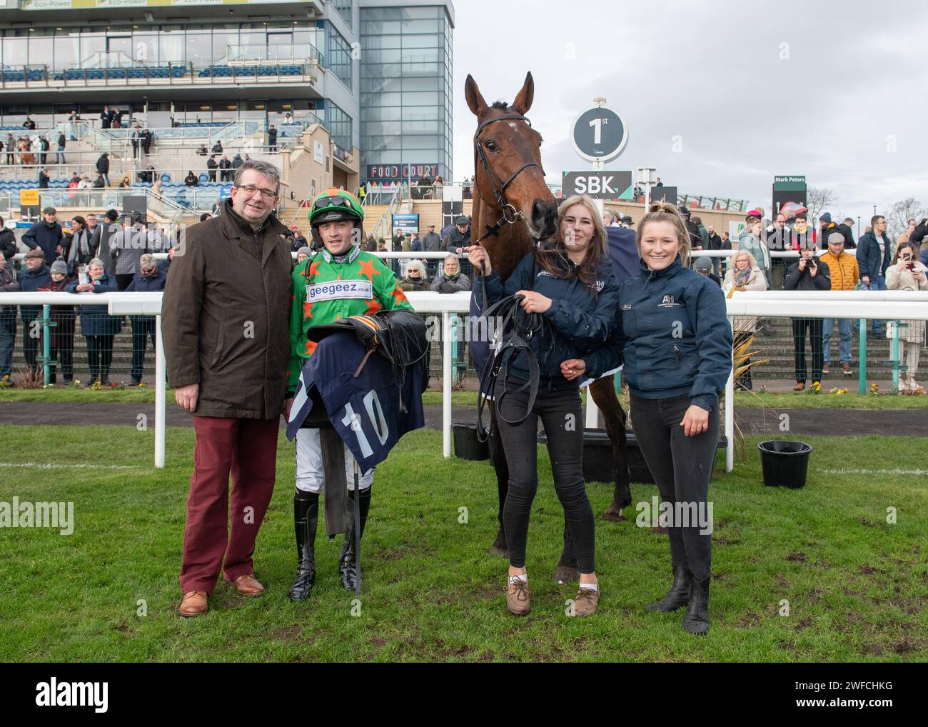 Gabriels Getaway wins SBK Handicap Chase for Anthony Honeyball, Ben Godfrey and Buckingham, Chapman, Kingston & Langford at Doncaster on 27 Jan 24 Stock Photo