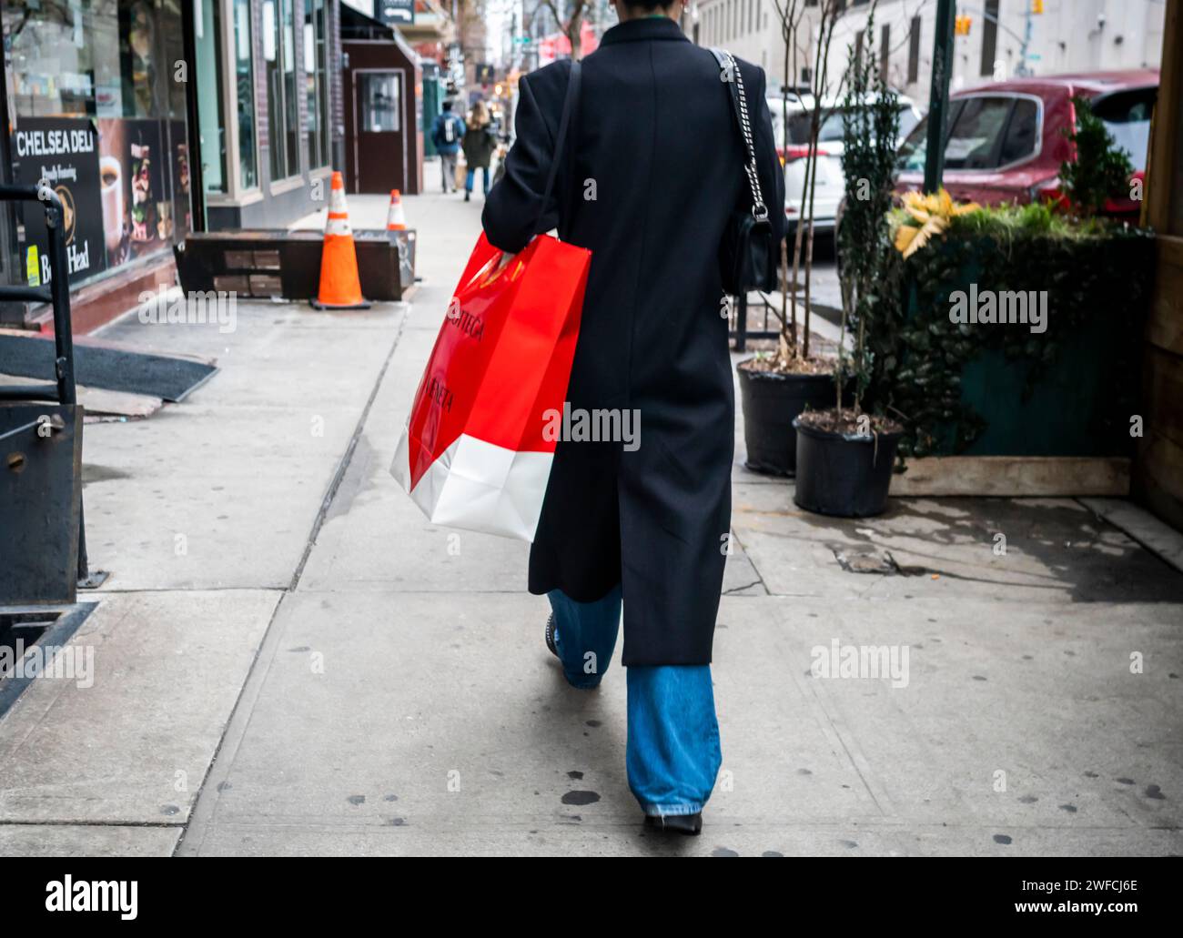 Shopper with her Bottega Veneta shopping bag in the Chelsea neighborhood of New York on Saturday, January 27, 2024.  (© Richard B. Levine) Stock Photo