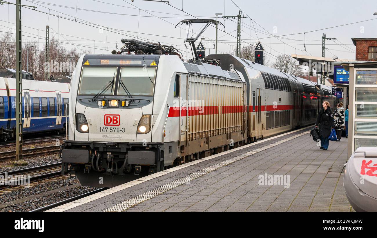 Eisenbahnverkehr Am Bahnhof Rheine. Intercity Zug IC2, Doppelstock ...