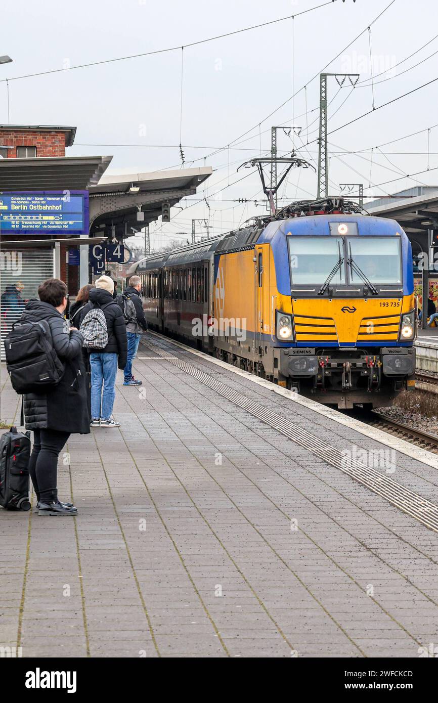 Eisenbahnverkehr - Bahnhof Rheine - Einfahrt des Intercity Zug nach ...