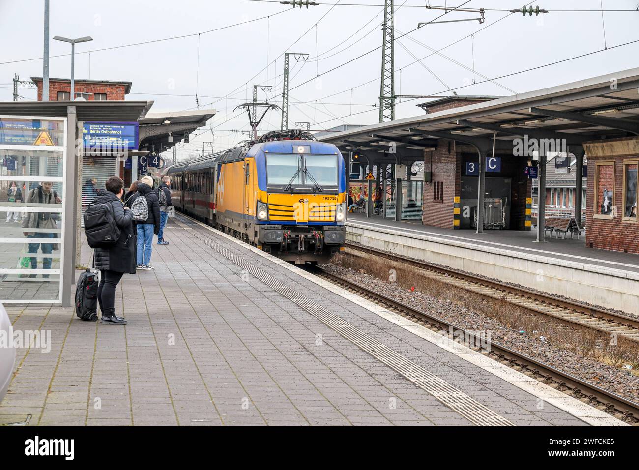 Eisenbahnverkehr - Bahnhof Rheine - Einfahrt des Intercity Zug nach ...
