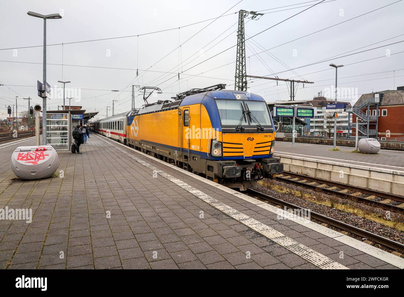 Eisenbahnverkehr - Bahnhof Rheine - Einfahrt des Intercity Zug nach ...