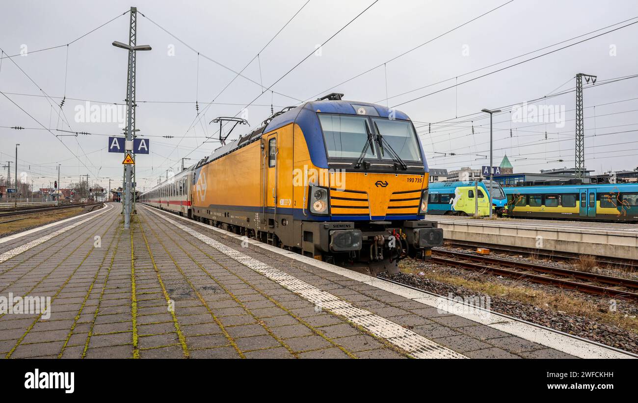 Eisenbahnverkehr - Bahnhof Rheine - Ausfahrt des Intercity Zug nach ...