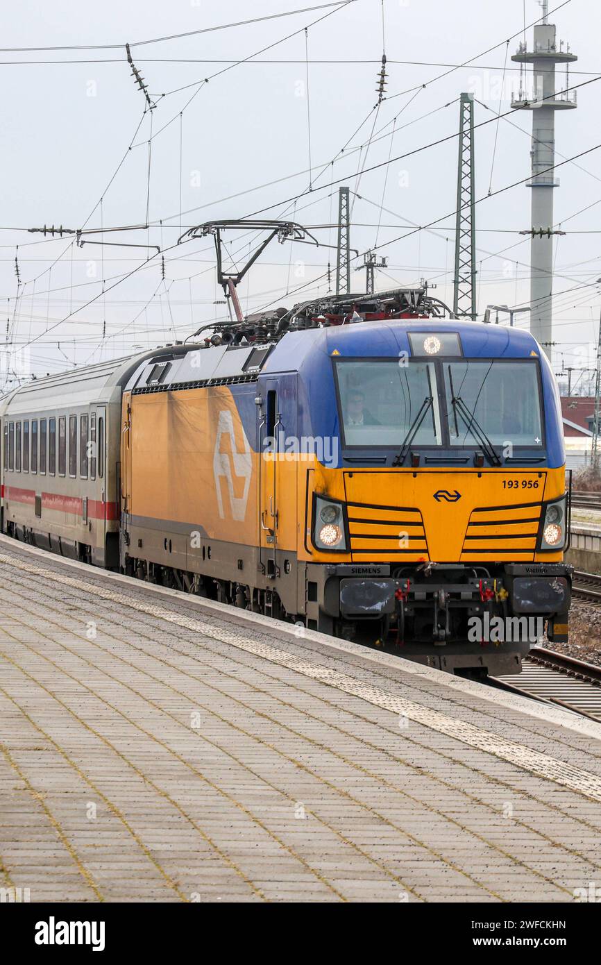 Eisenbahnverkehr - Bahnhof Rheine - Einfahrt des Intercity Zug nach ...